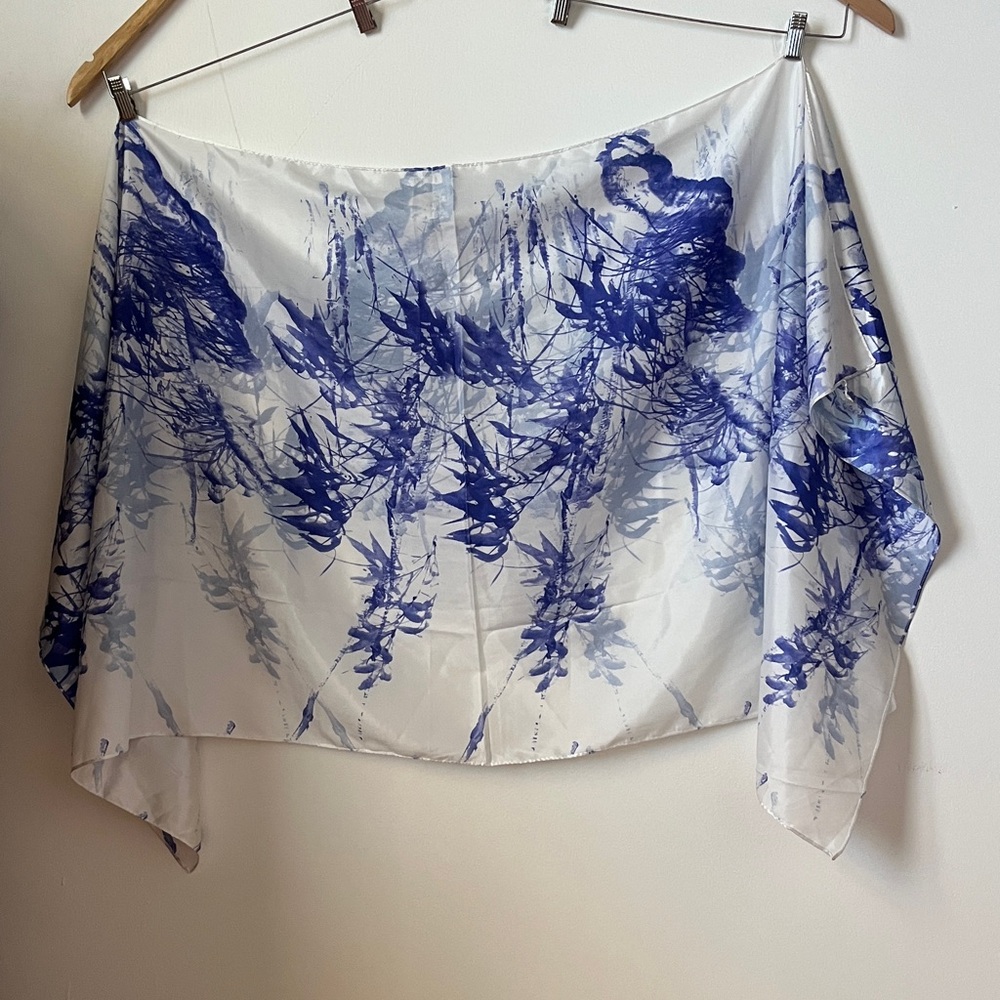 Brand New Rectangular Silk Abstract Blue and White Scarf - Picture 2 of 5